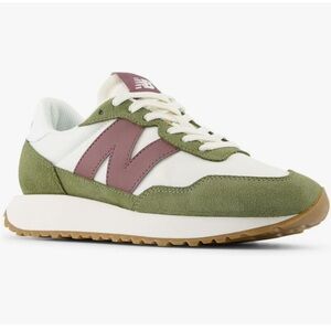 NWT New Balance Women's 237 V1 Classic